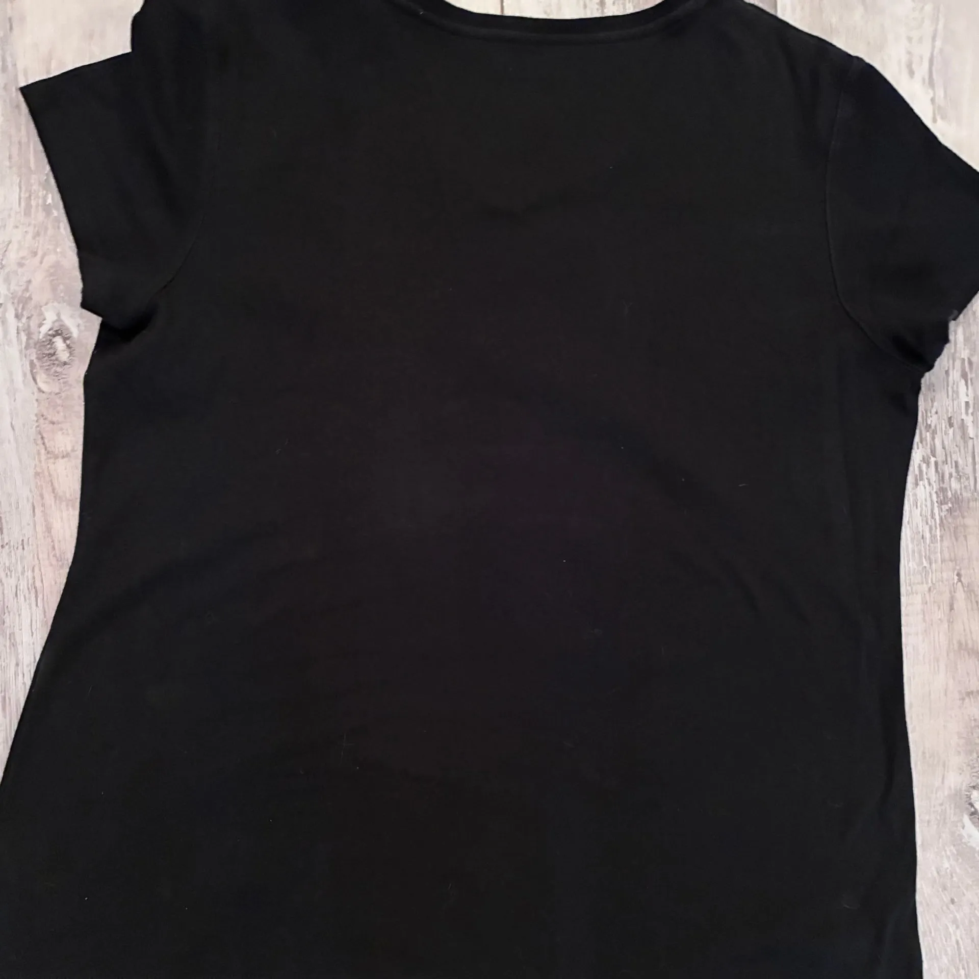 Croft & Barrow Essential V-Neck Short Sleeve Tee - Image 3