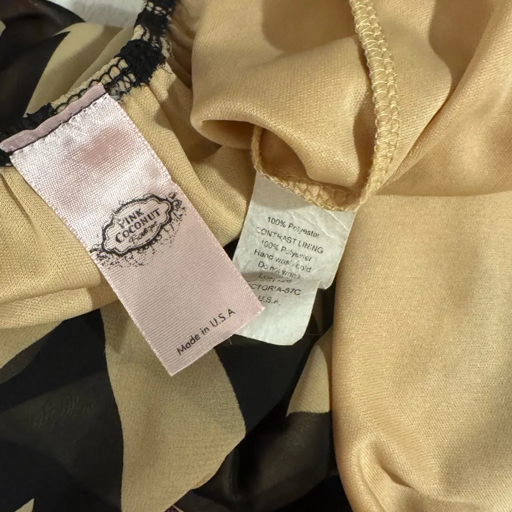 Chevron Patterned Black and Tan Women'sLong Sleeve Blouse Print in V Neck/ tie - Image 9