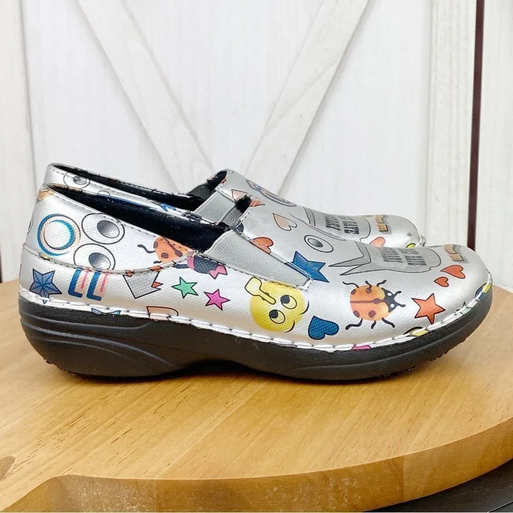 Spring Step Clogs Ferrara Graffiti‎ Print Slip On Slip Resistant Silver 6 - Image 2