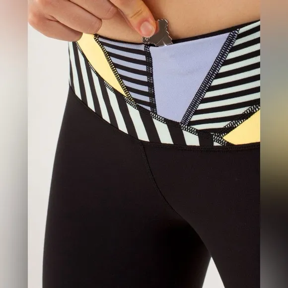 Lululemon Wunder Under Pant Black / Quilting Size 6 Reversible - Image 2