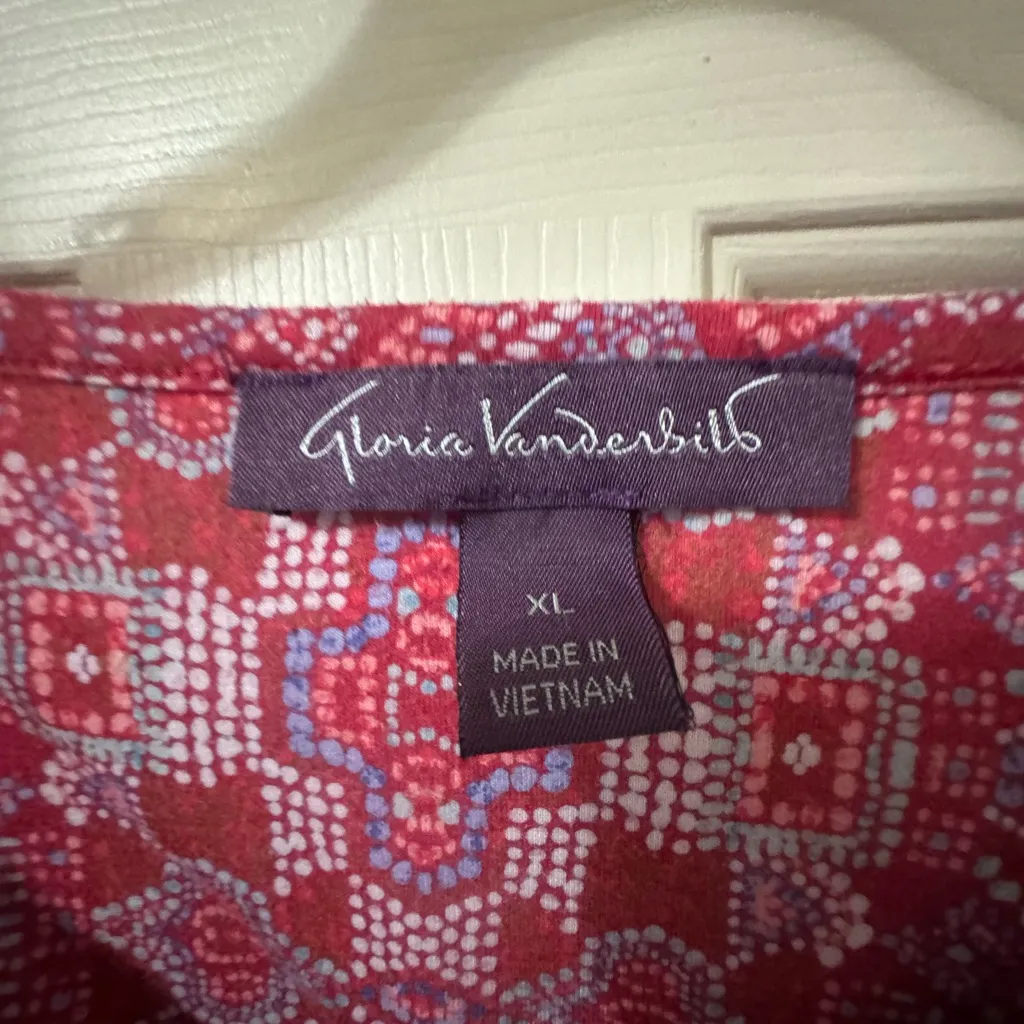 Gloria Vanderbilt  Burgundy Geometric Women's Blouse - Image 2