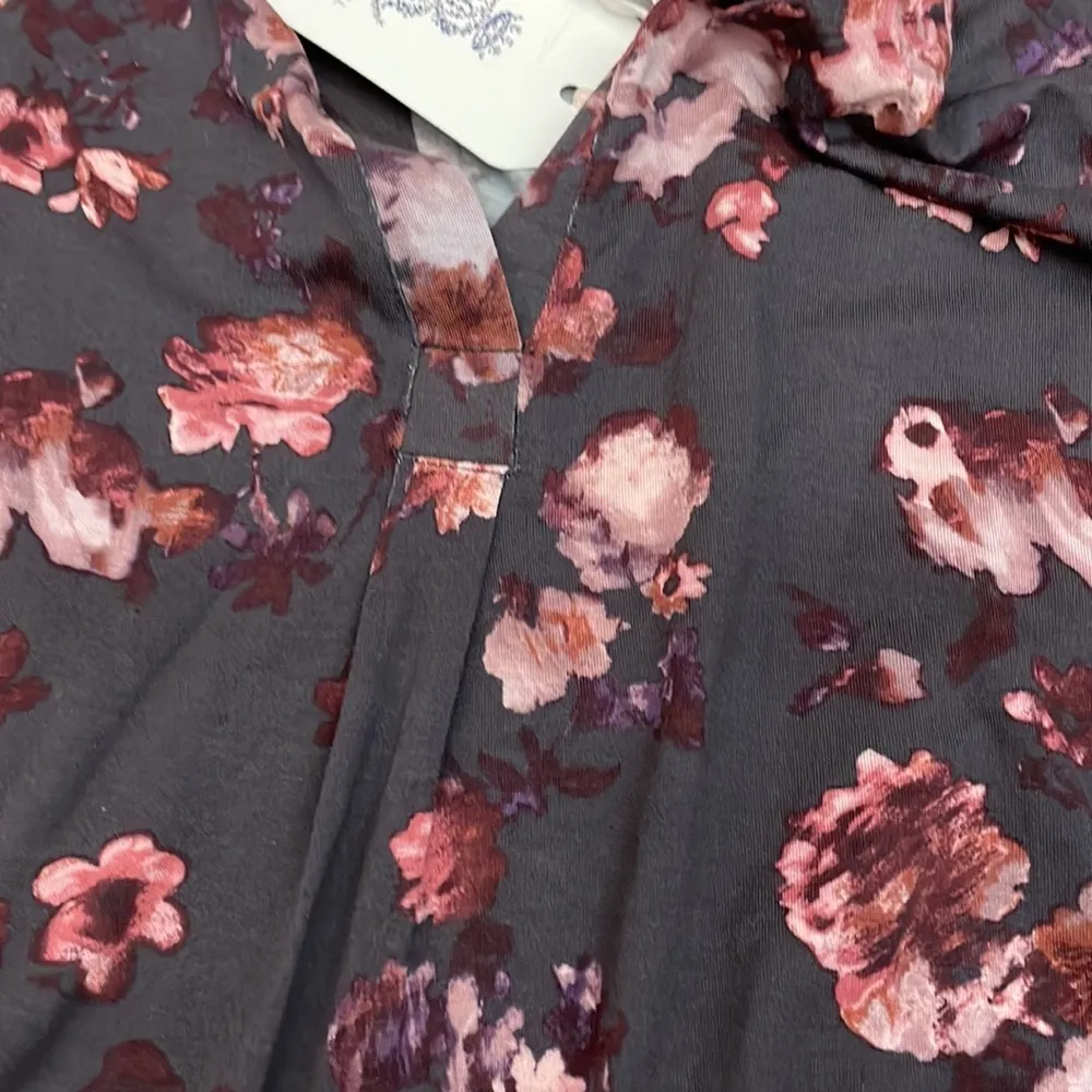NWT  Gray with Lavender, Pink, Red Floral Print 3/4 Sleeve V-Neck - Image 6