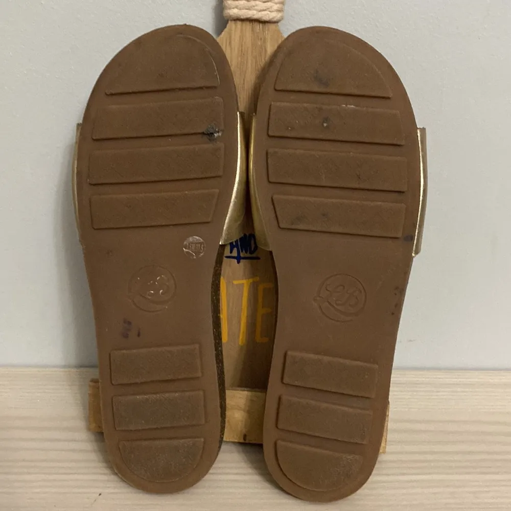 Lucky Brand women’s gold Dolliee sandals. Size 7.5 - Image 7