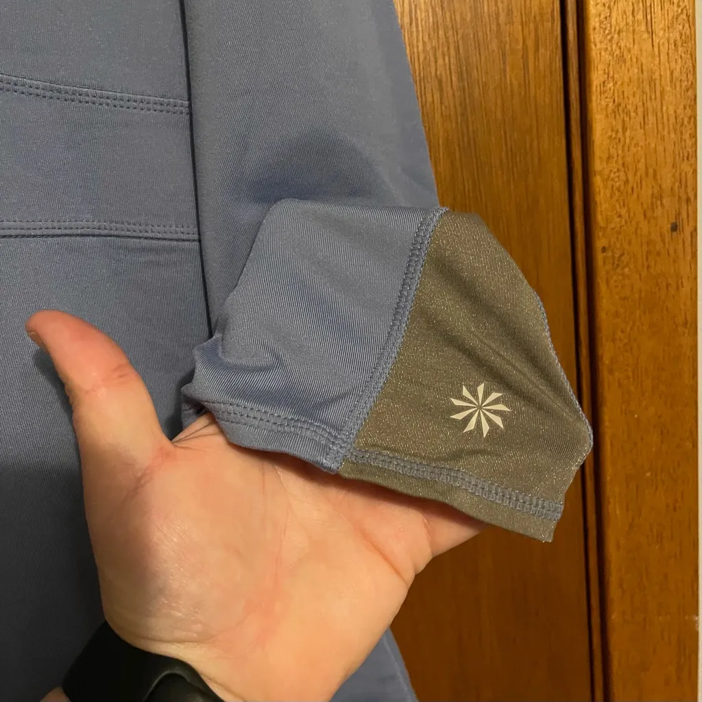 Athleta Sportswear Purple Floral Long Sleeve Fitness Top Size Medium - Image 4