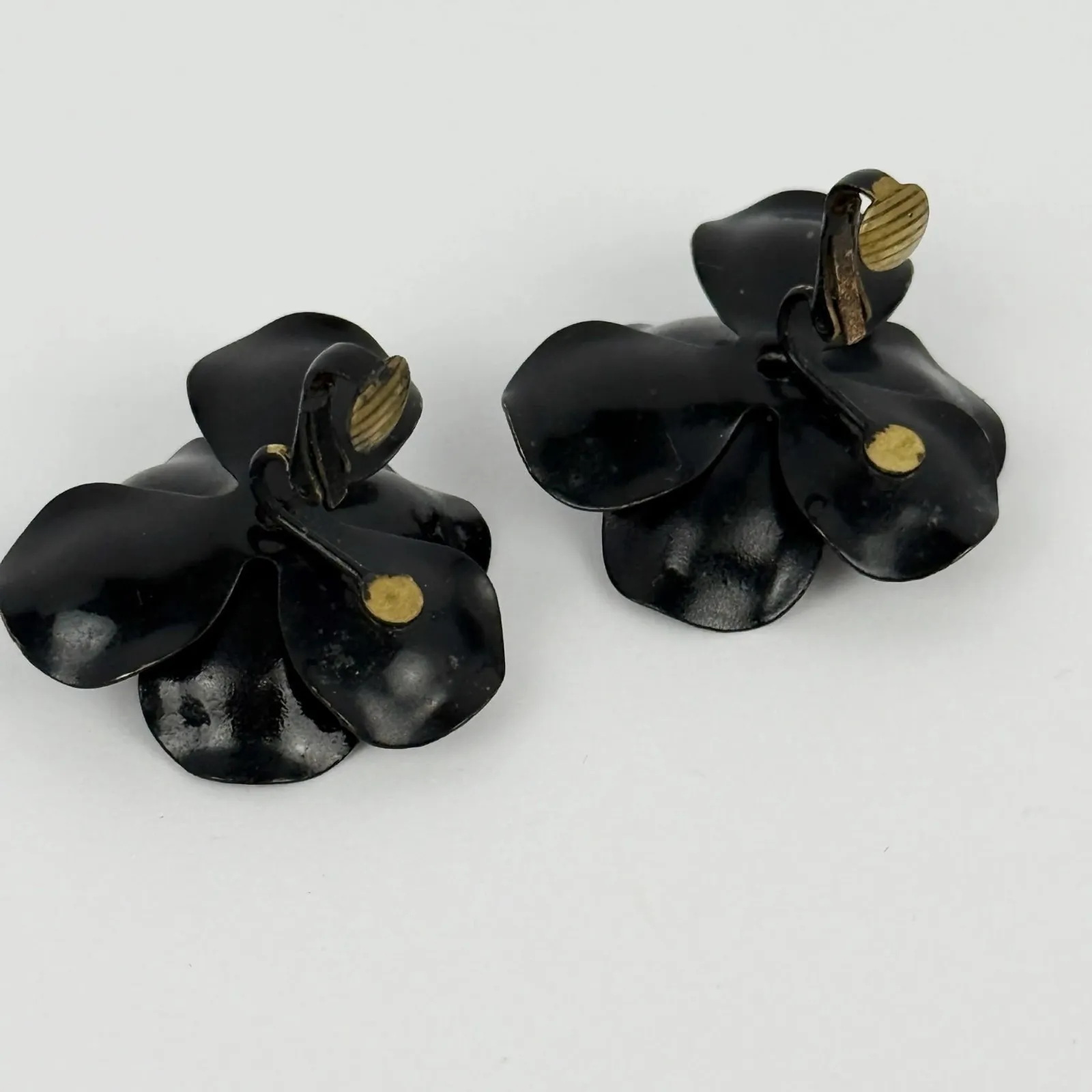 Vintage Black Enamel Flower Clip - Image 5
