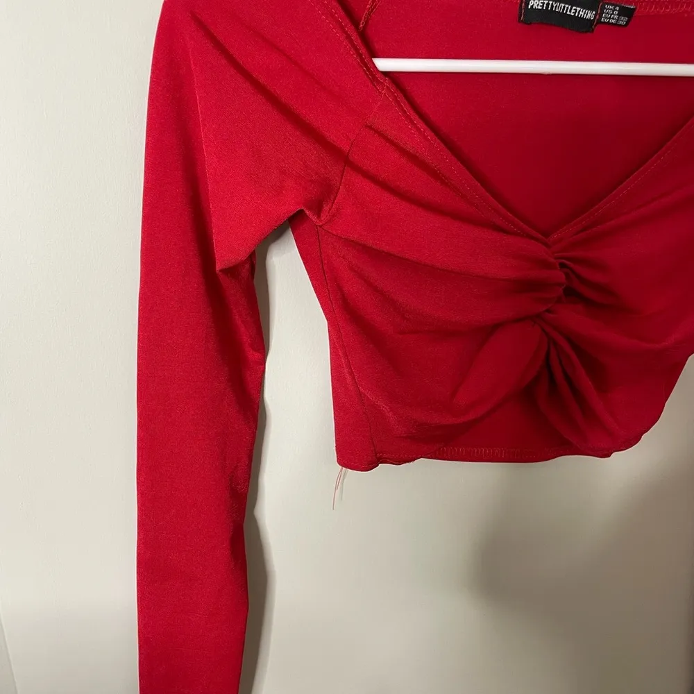 PrettyLittleThing Fitted Red Ruched Crop Blouse Top Women’s Sz 0 Excellent Con - Image 2