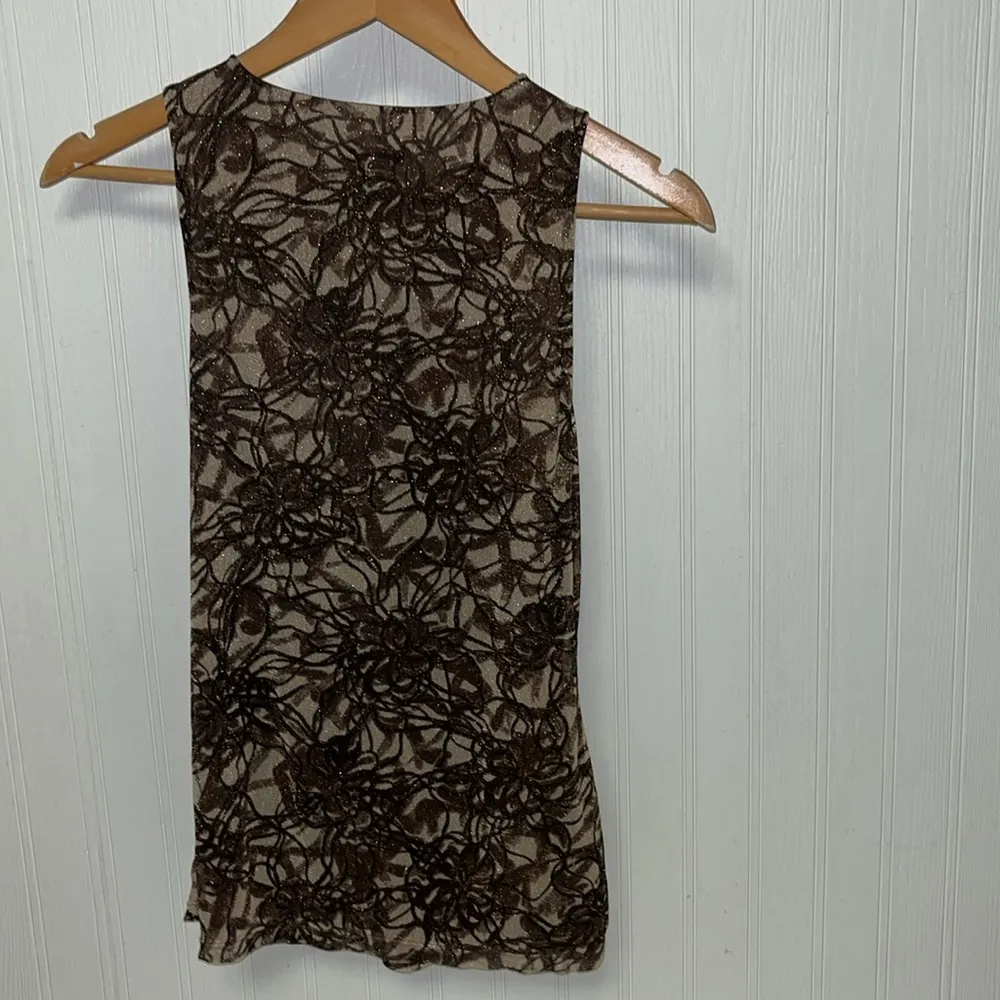 Ann Taylor Brown & metallic Gold Floral V-neck sleeveless blouse - Image 6