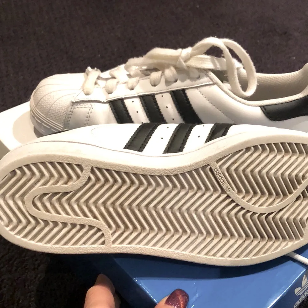 Adidas ORIGINALS SUPERSTAR J Junior Gym Shoes - Image 5