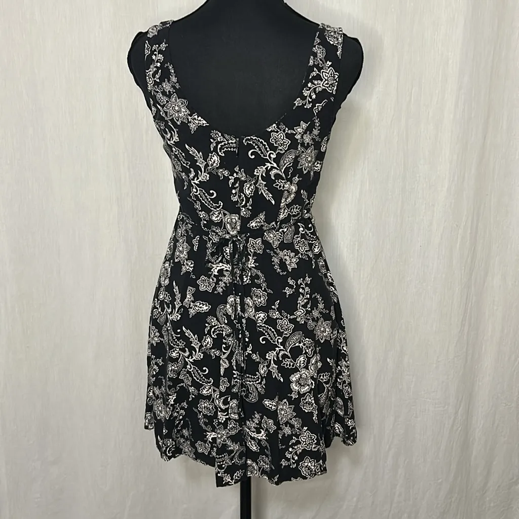 Forever 21 Floral Dress - Scoop Neck | Size S | Black & White - Image 3