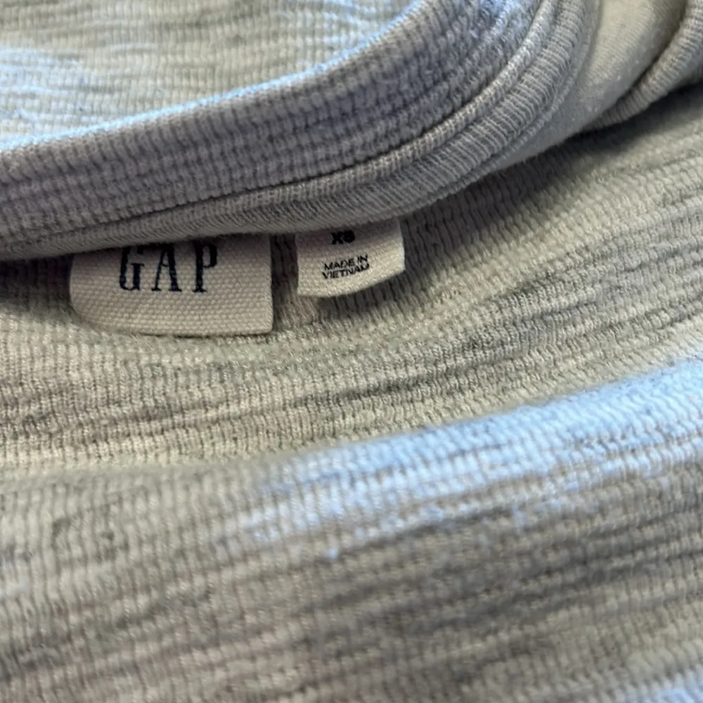 Size xs GAP sweatshirt - Image 7
