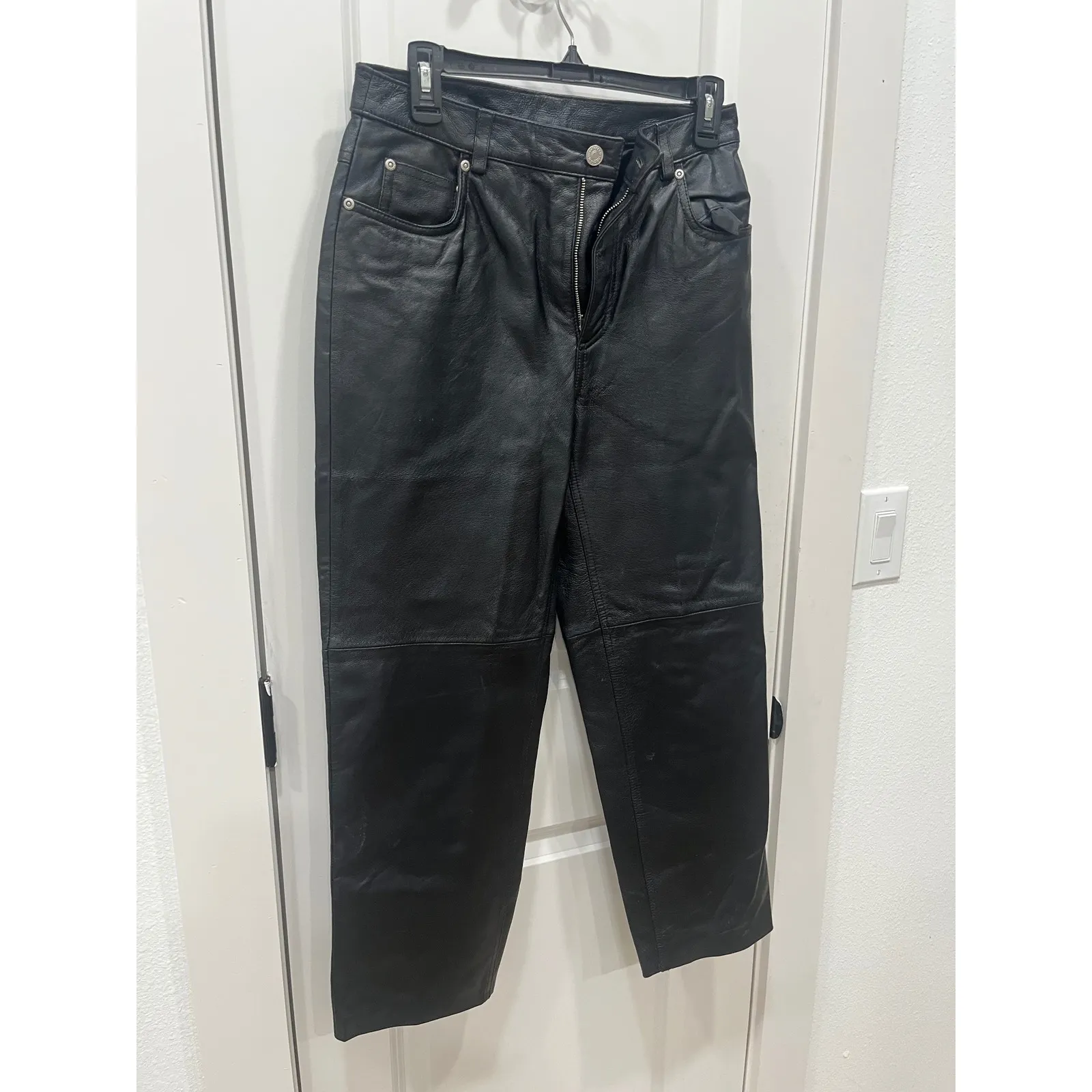 Jeanology Collection Newport News Black Leather Pants Size 10P - Image 3