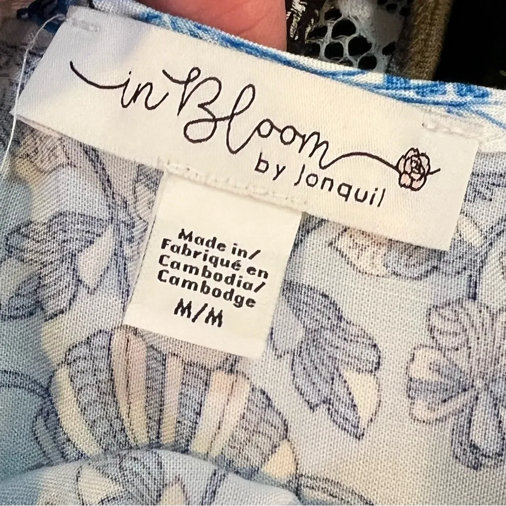 IN BLOOM camisole tank top medium blue white floral lace new with tags - Image 4