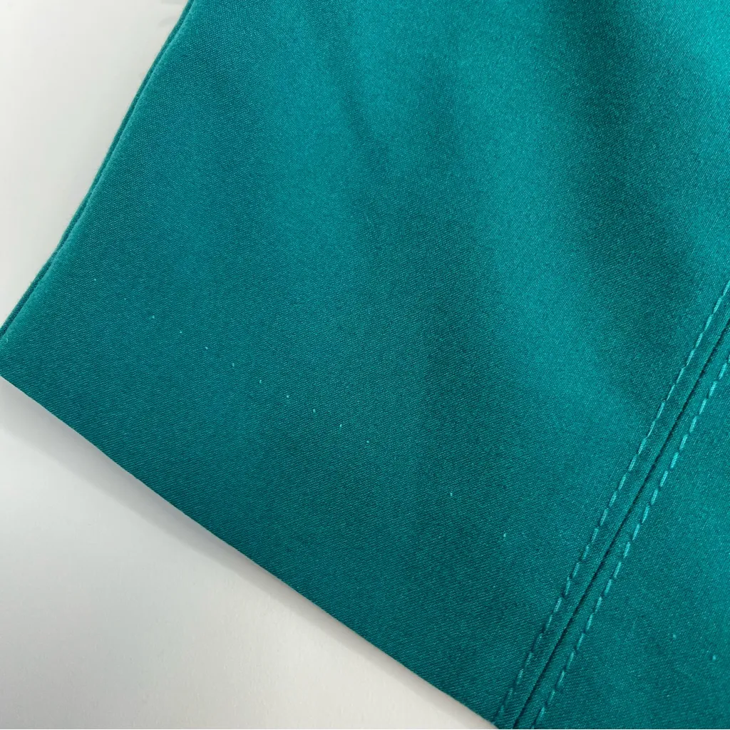 Green skirt back zipper faux pockets lined size 6 holiday party work party - Image 5