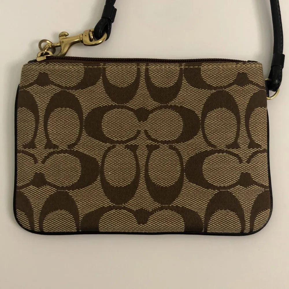 Coach brown Wristlet 6 x 4.25 - Image 4