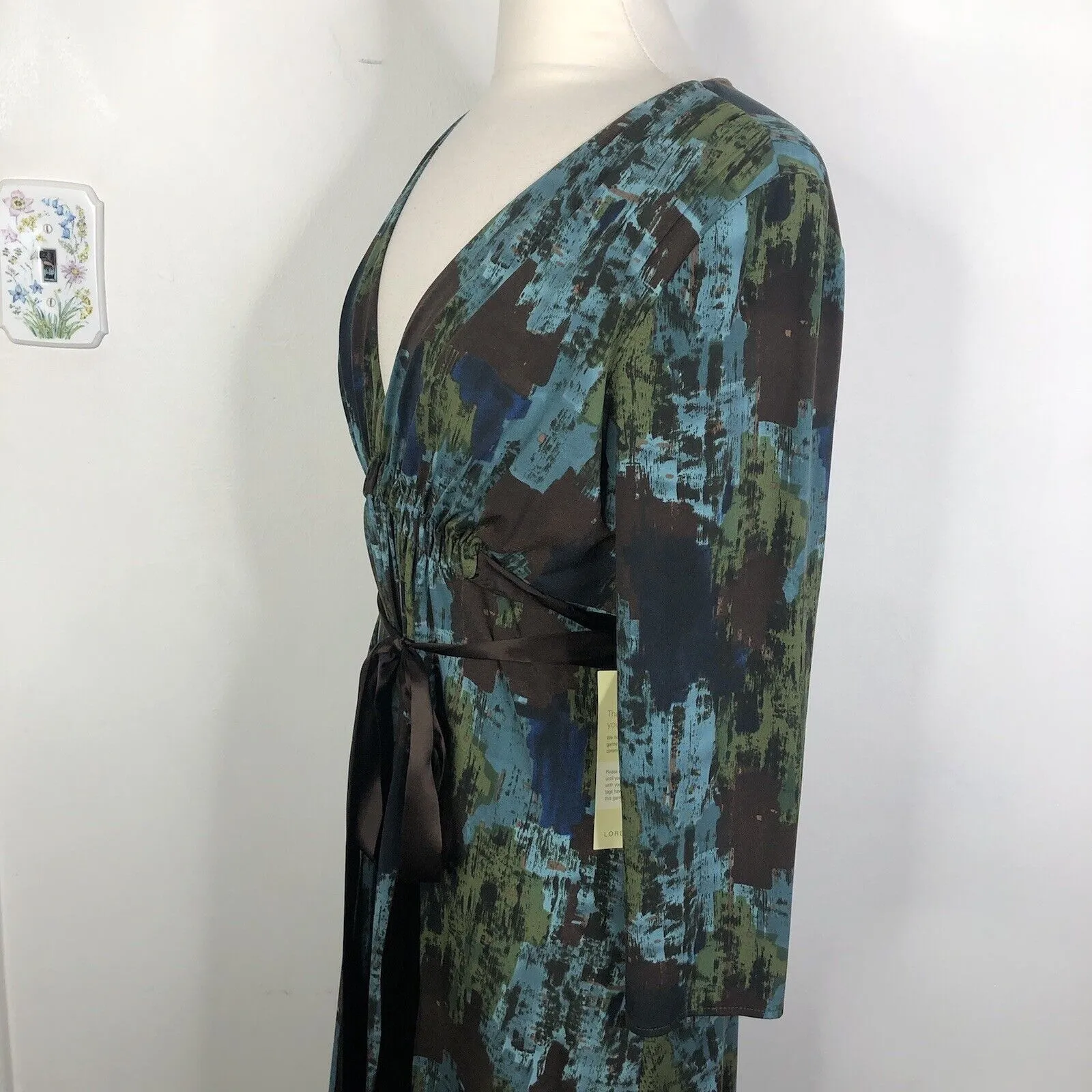 NEW BCBG MAXZRIA V-Neck Long Sleeve Multicolor Tie-Waist Dress Women's Large - Image 4