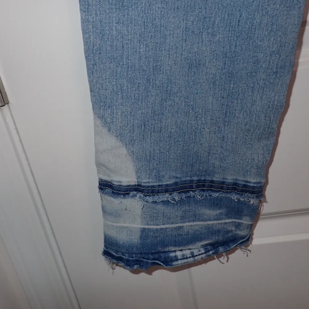 Bandolino Millie Ankle Women's Raw Hem Distressed Light Wash Jeans size 16 - Image 7