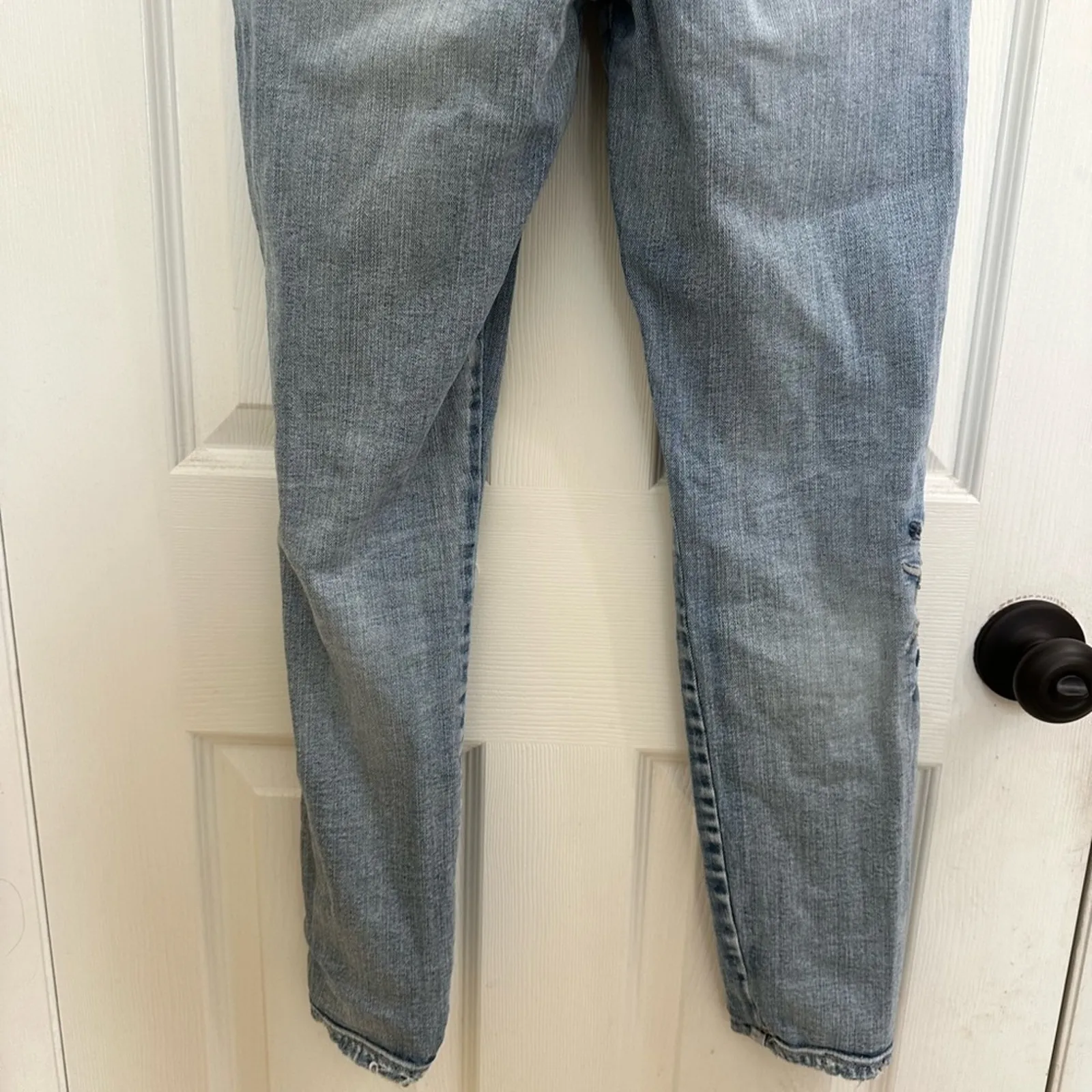 Silver Jeans Co Izzy Ankle Skinny Floral Embroidery Petite W 27 L27 Distressed Blue - Image 6