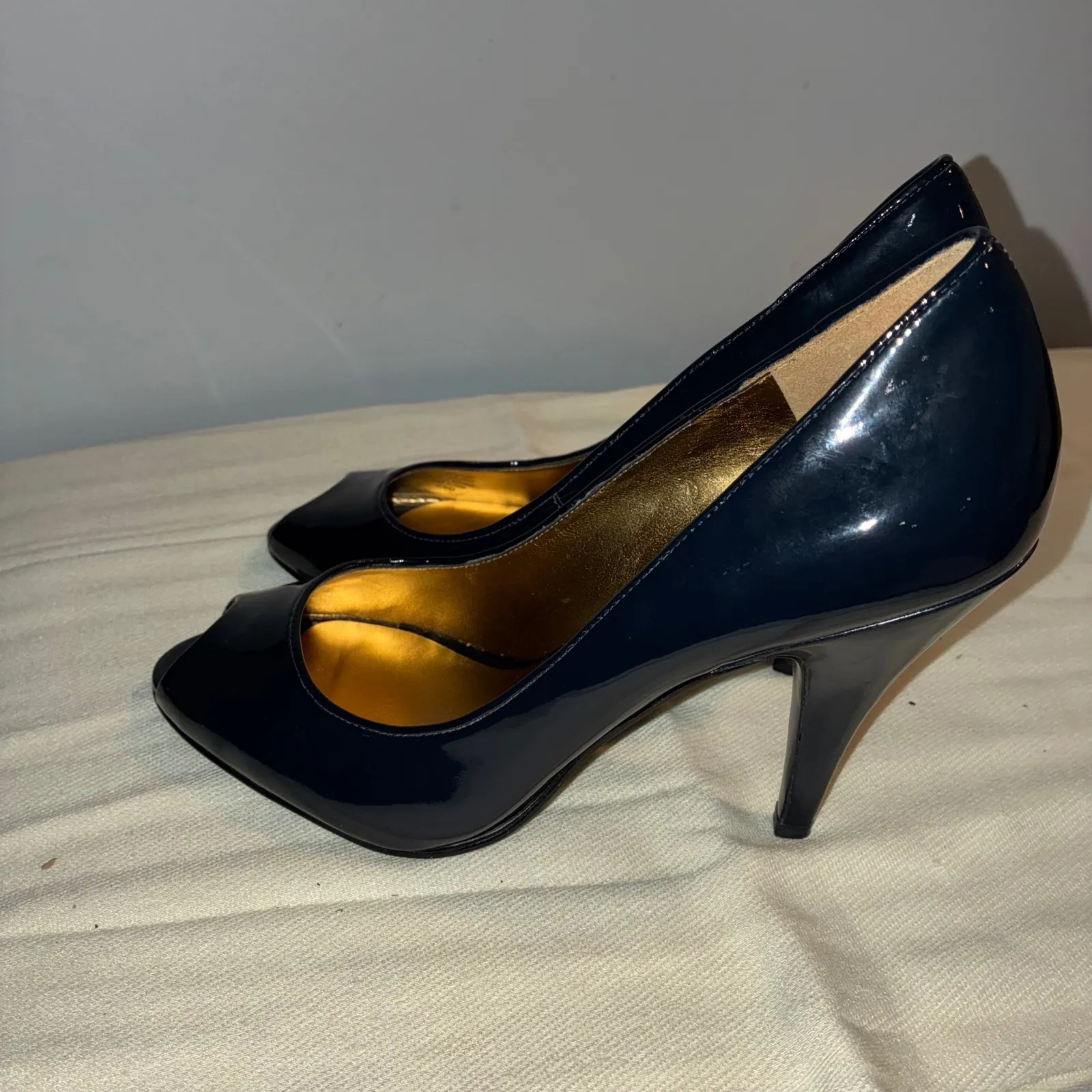 Marc Fisher MFStop Womens 6.5M Navy Blue Patent Leather Peep Toe Stiletto Heels‎ - Image 4