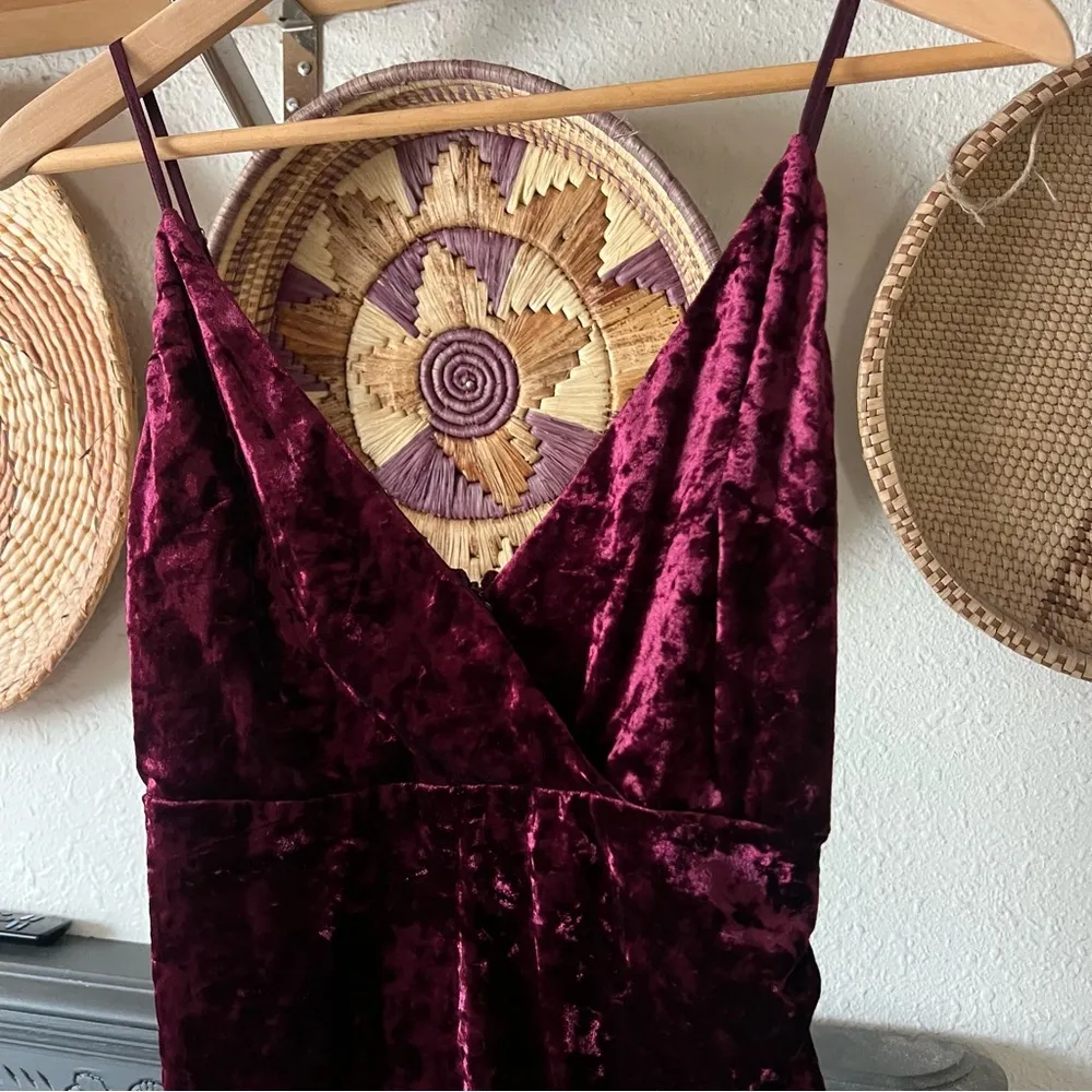 ☀️ Velvet cocktail mini dress- maroon/plum/purple sz medium - Image 2