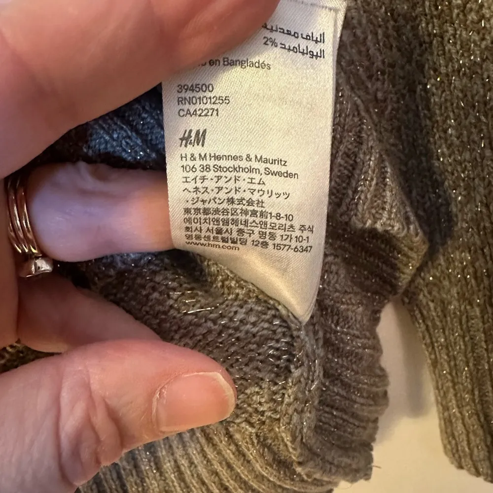 H&M Basic Gold Shimmer Beige Scoop Neck Sweater Medium - Image 5