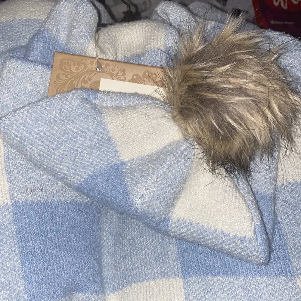 ✨HP✨women mock neck plaid light blue & white sweater & hat set✨ - Image 4