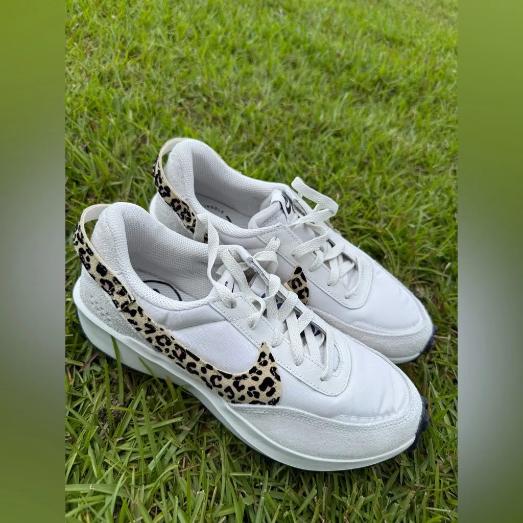Nike women’s Leopard Accent White Sneakers size 9.5 - Image 3