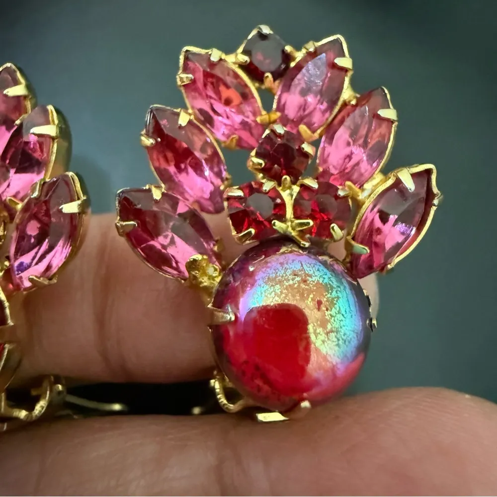 Vintage Unsigned Juliana? Delizza & Elster Hot Pink Rhinestone Clip On Earrings - Image 13