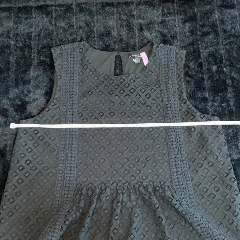 Women's Banana Republic Peplum Black Eyelet Lacy Ruffle Sleeveless Blouse Medium - Image 6