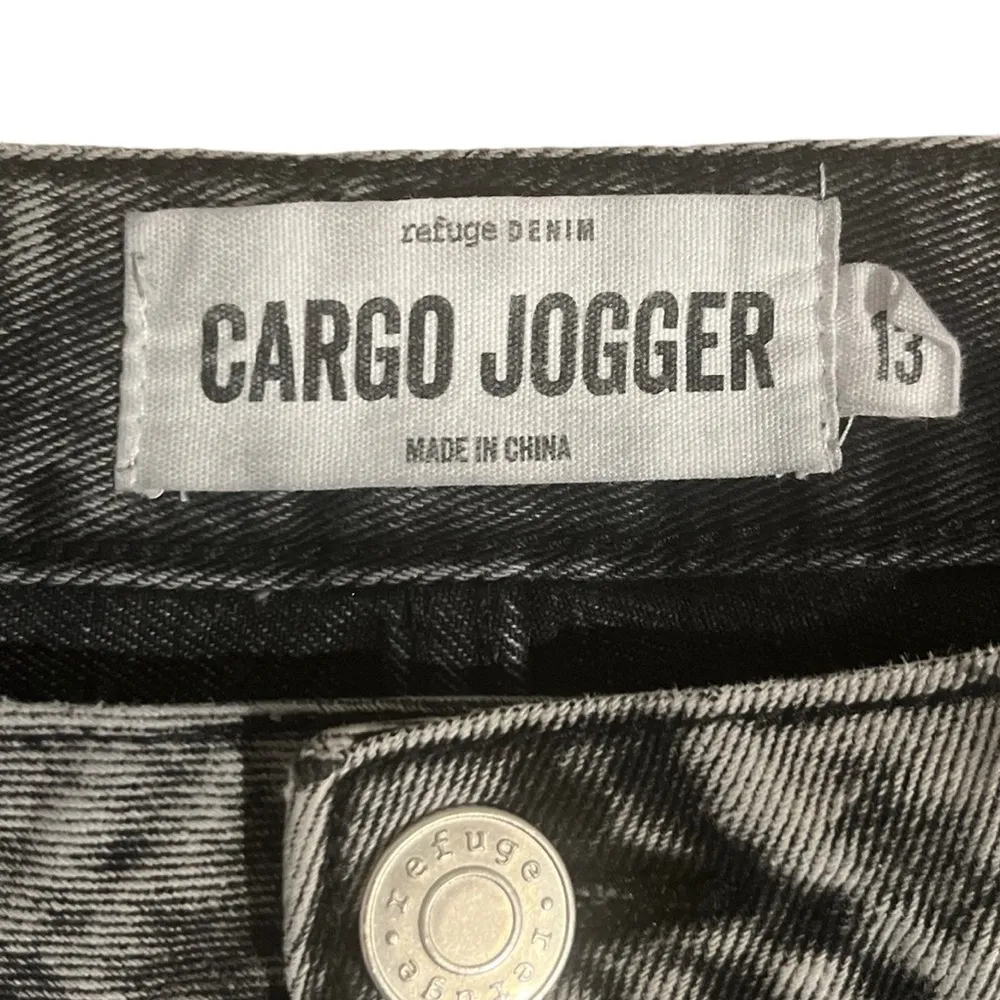 Refuge Denim Gray Acid Wash High Rise Cargo Joggers Sz 13 Metal Snaps - Image 5