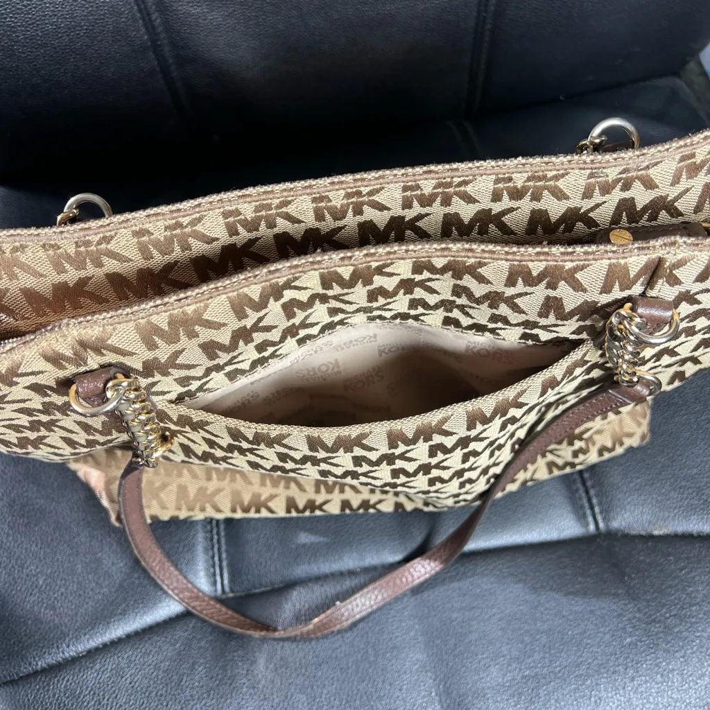 Michael Kors Jet Set Tassel Chain Tote/Purse - Image 9