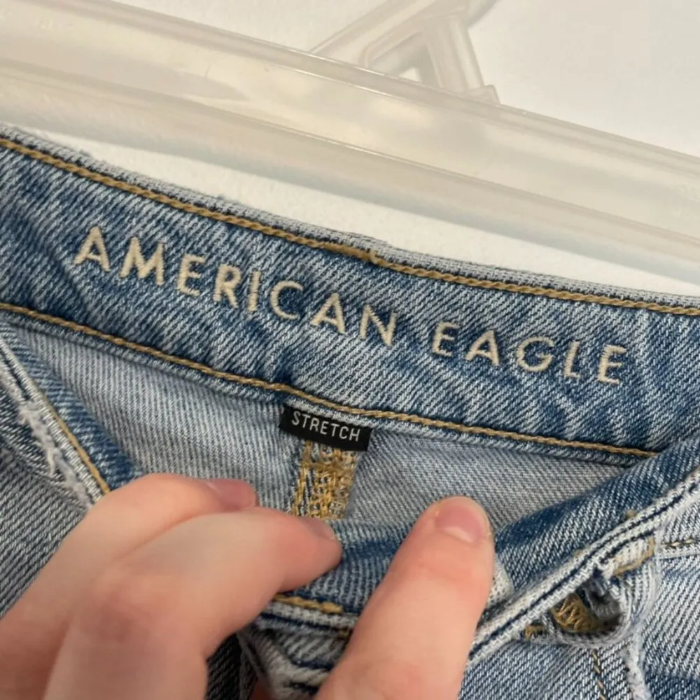 AMERICAN EAGLE AE Stretch Ripped Mom Jean Light Wash High Waisted Distressed 2 - Image 7