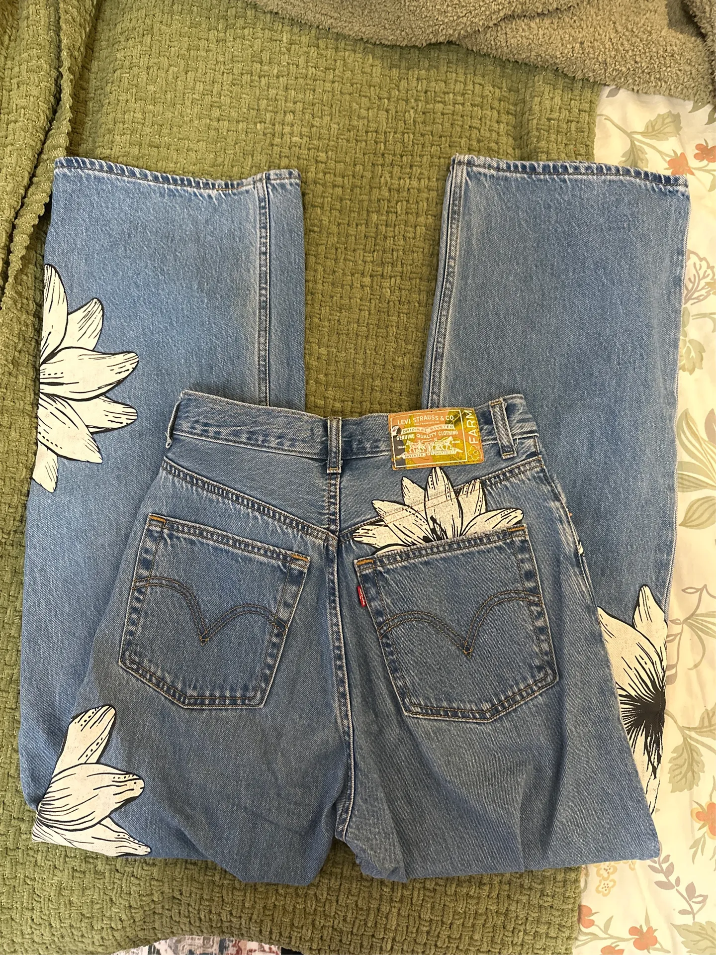 Levi’s High-Loose Flower Jeans - Image 2