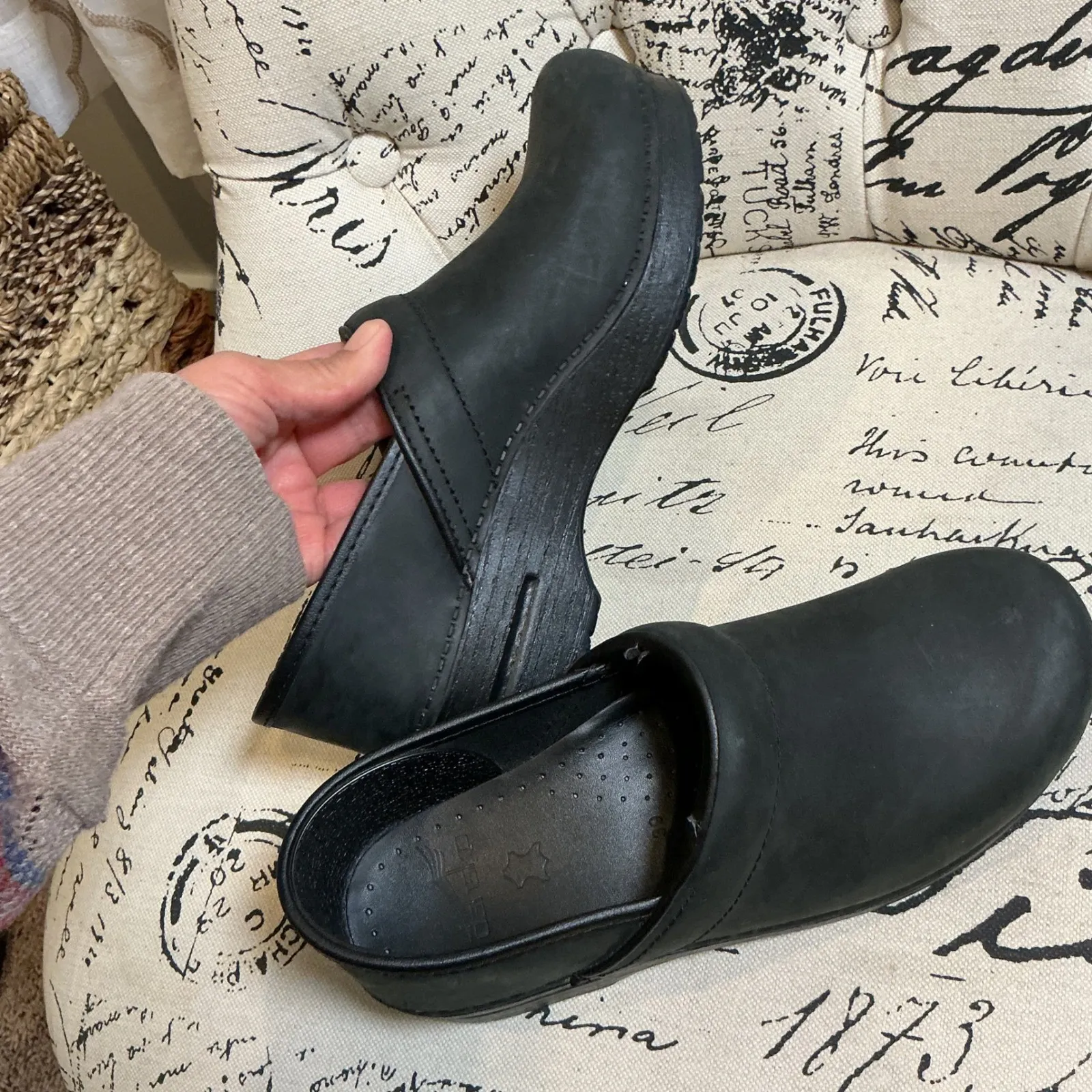 Dansko Black Leather Clogs Size 39 Comfortable Slip On Casual Shoes - Image 11