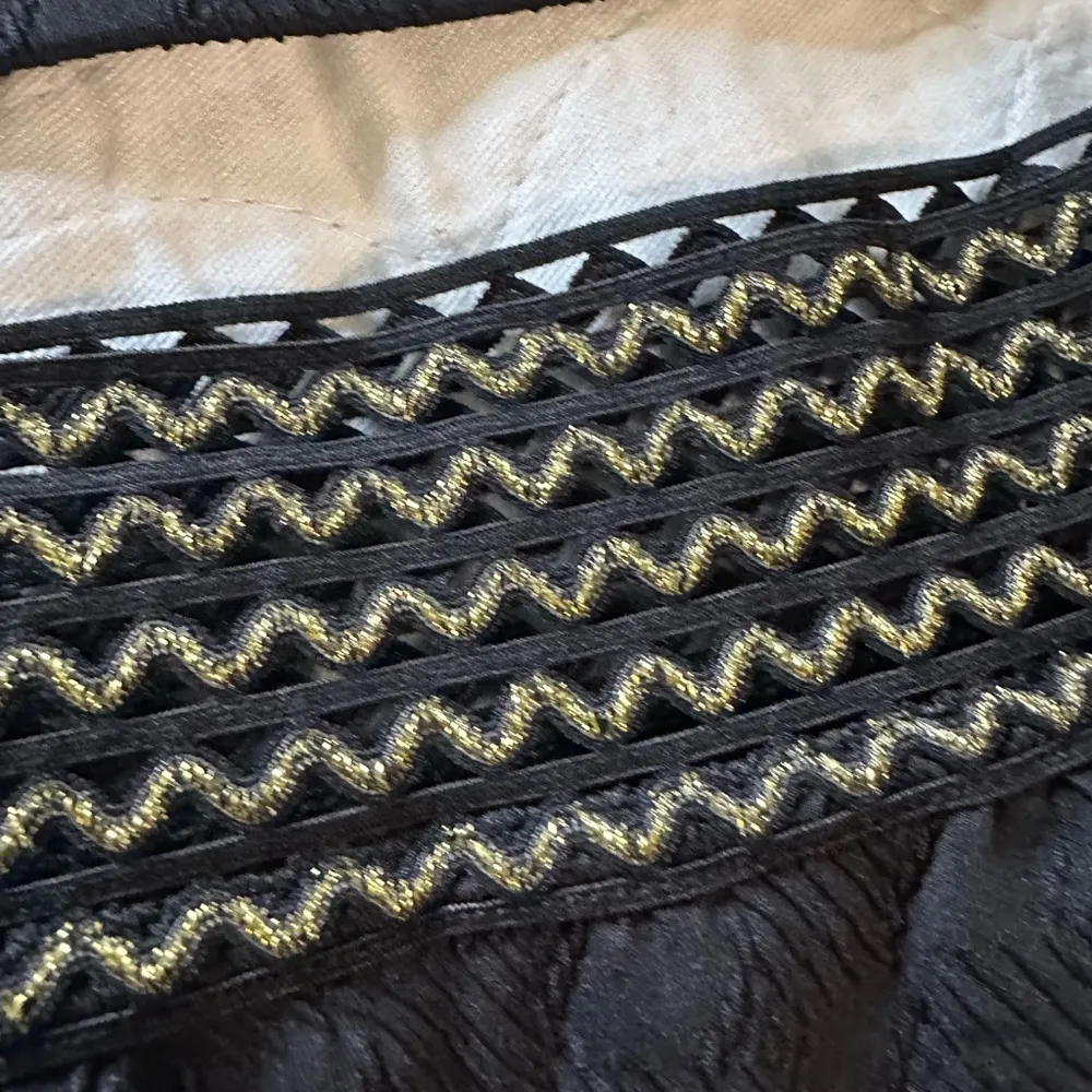 Cupshe Knotted Bikini Top & High-Rise Bottoms Set size Medium black gold trims - Image 5