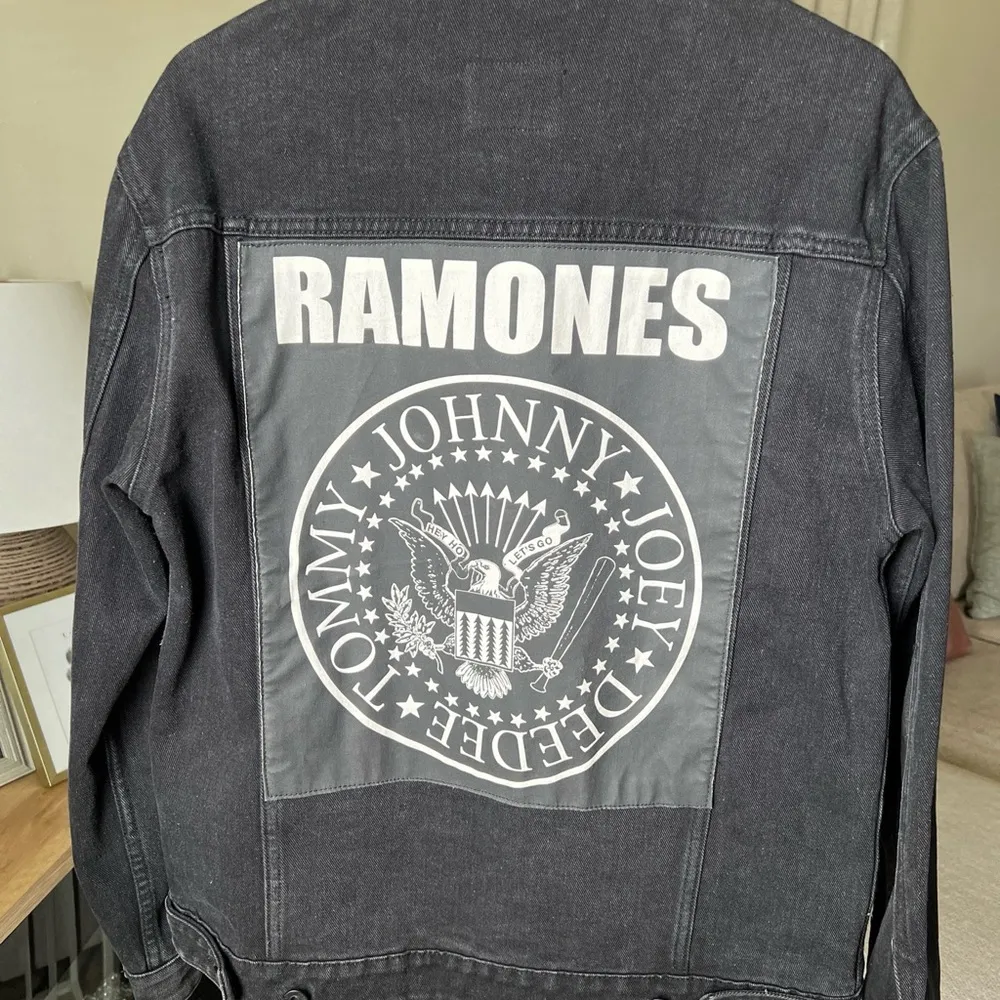 Ramones Vintage Style Black Jean Jacket Size XS - Image 2