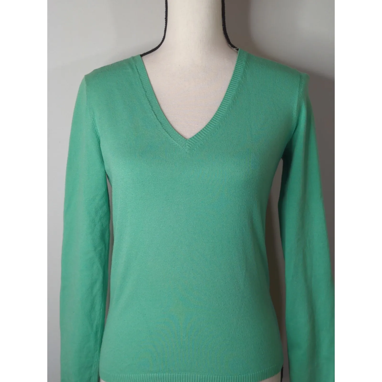 Vintage Theory Green Pullover V-Neck Sweater Women's Small Cozy Sweater Weather‎ - Image 2