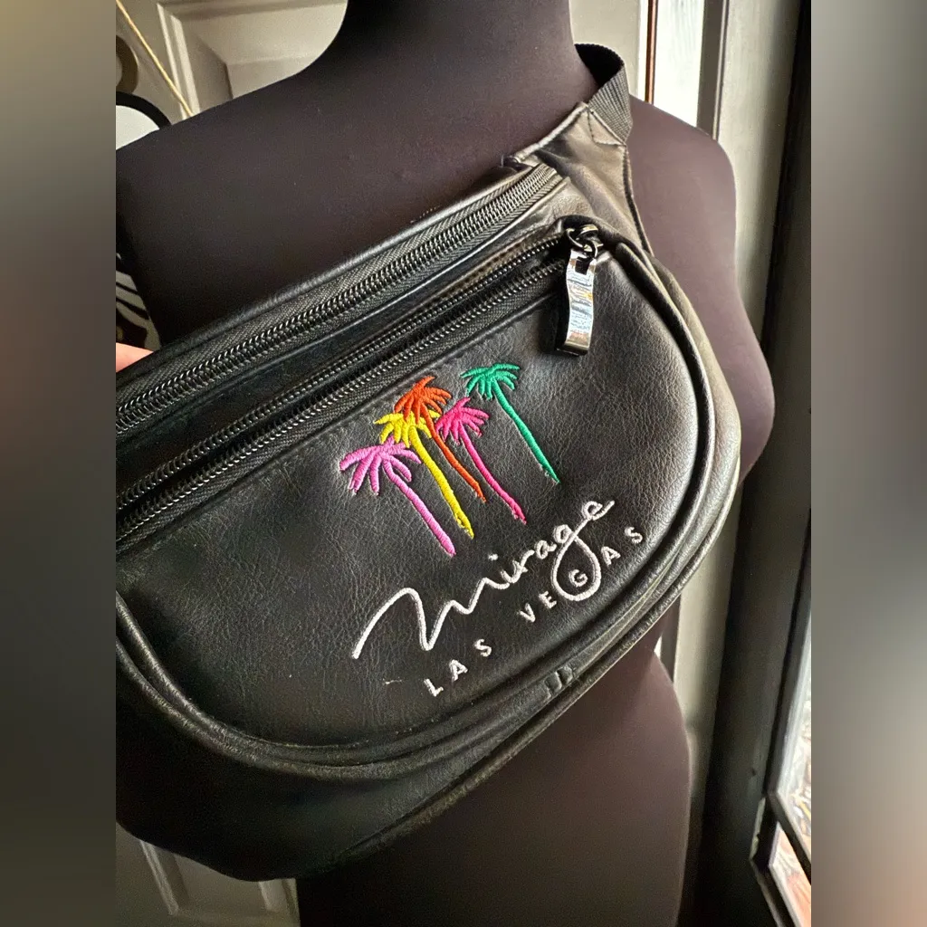 NOS vintage 90s Mirage hotel Las Vegas leather bum bag fanny pack Pink - Image 2