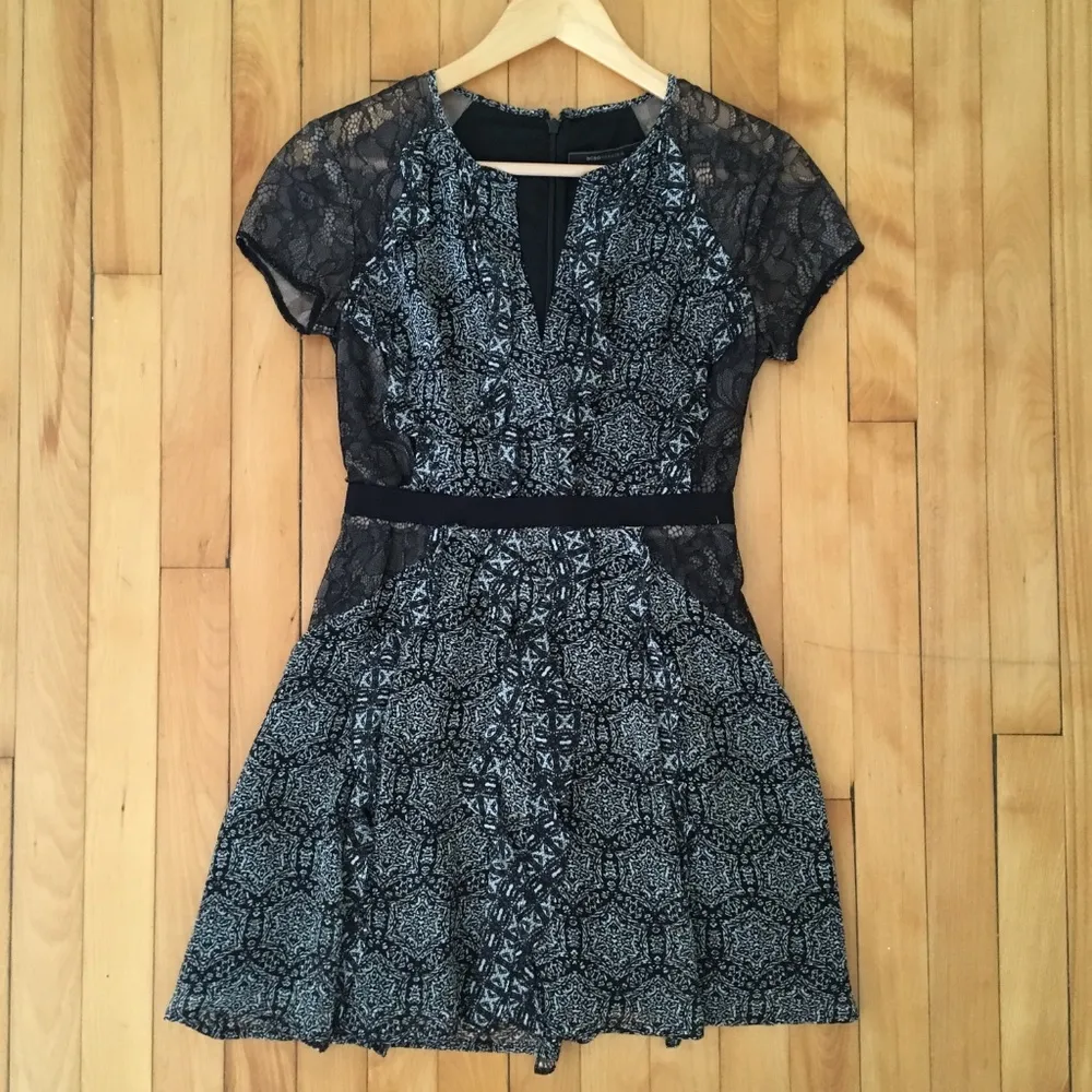 BCBGMaxAzria Stephanie Lace Printed Dress in Blue, Grey, Black Size 0 - Image 5