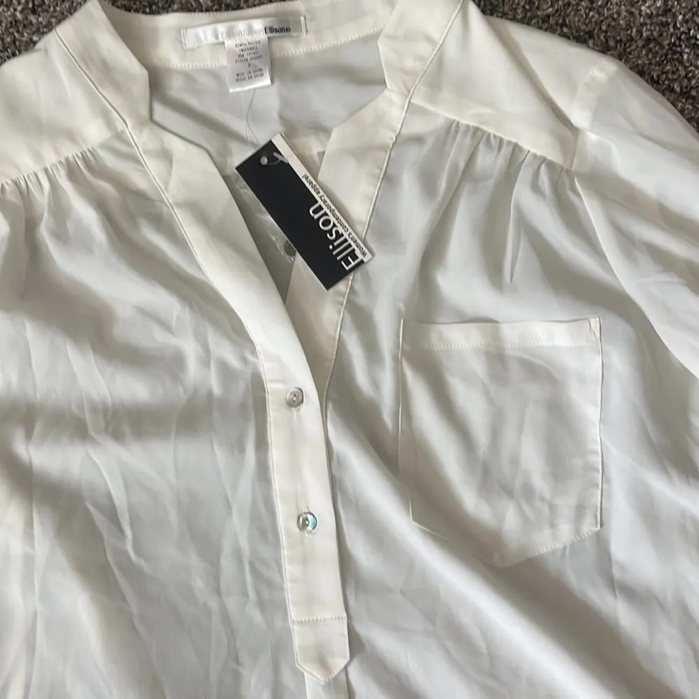 Ellison premier button down blouse long sleeve NWT small - Image 3