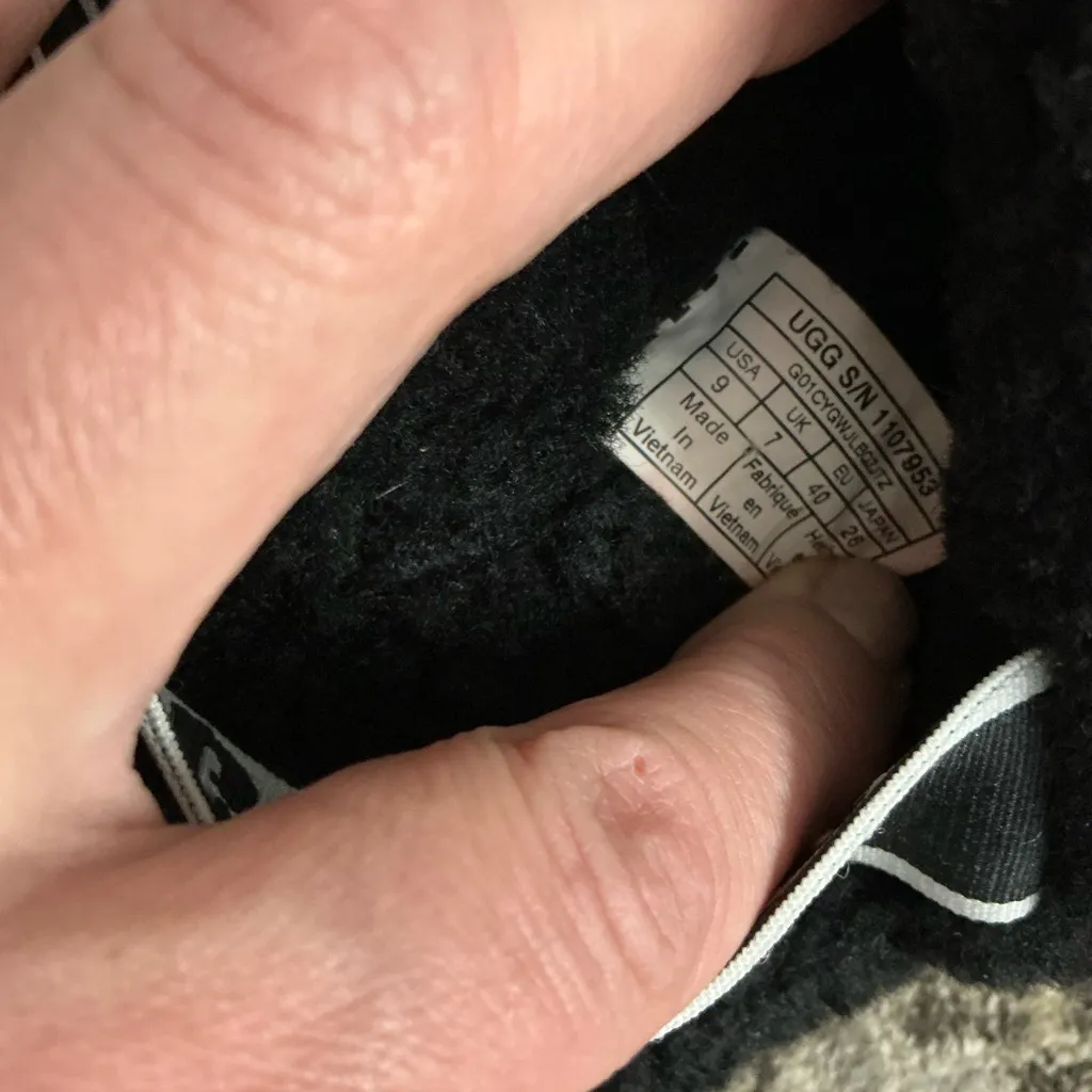 UGG  Women's Black Fluffy Sandals🔥🔥 - Image 8