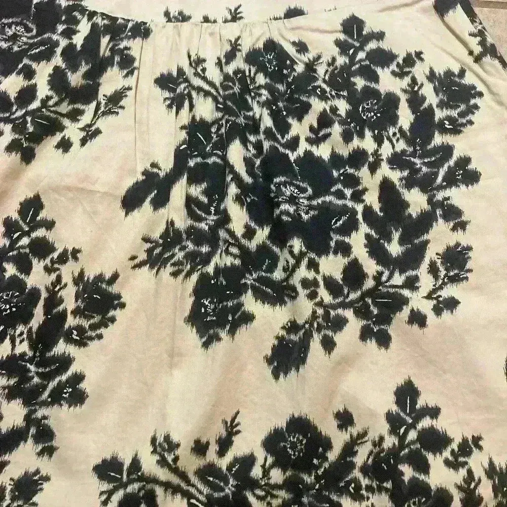 THE LIMITED black and ivory floral full  swing mini skirt Size 6 PRISTINE - Image 8