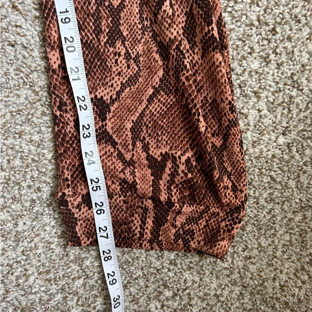 NWOT Express Brown Tan Snakeskin Drawstring Pullon Joggers Pants Casual XL XXL - Image 9