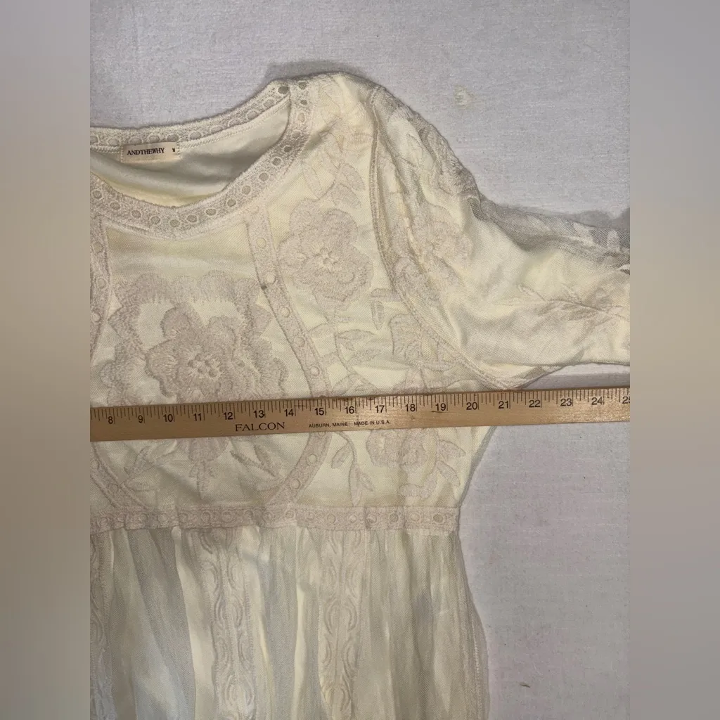 Chic Ivory Lace Dress - Image 9
