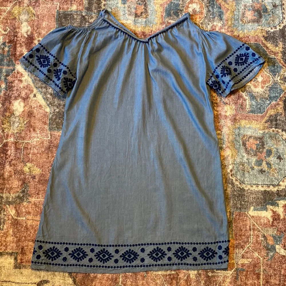 Tommy Bahama Cold-shoulder chambray dress - Image 2
