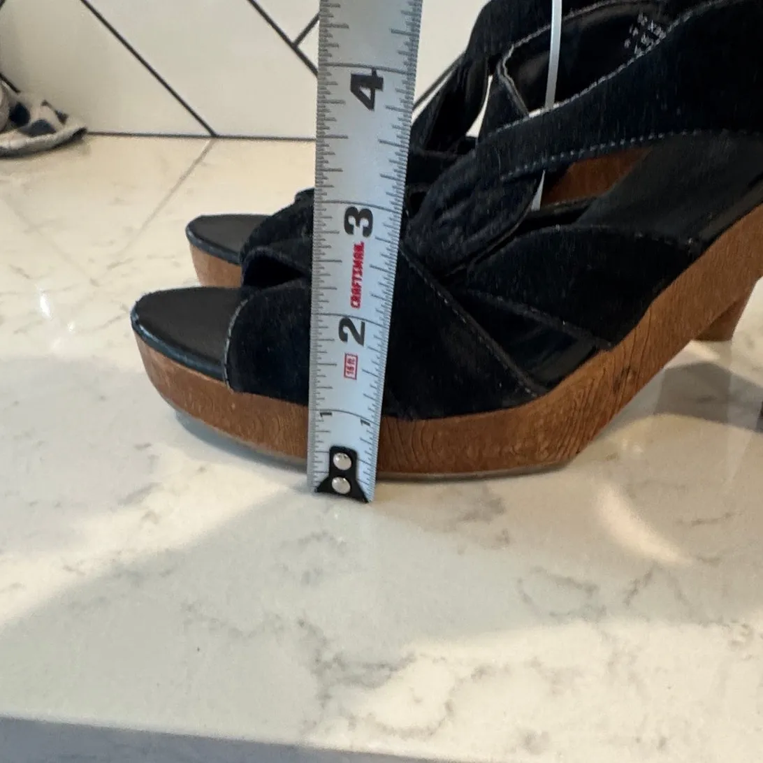 l.e.i. Black Faux suede sandals heels 90s Y2K size 9 it girl bohemian neutral - Image 10