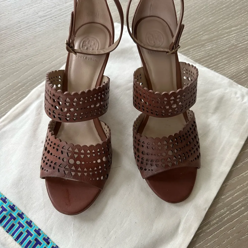 Tory Burch Perforated Gladiator 85mm Wedge - Image 3