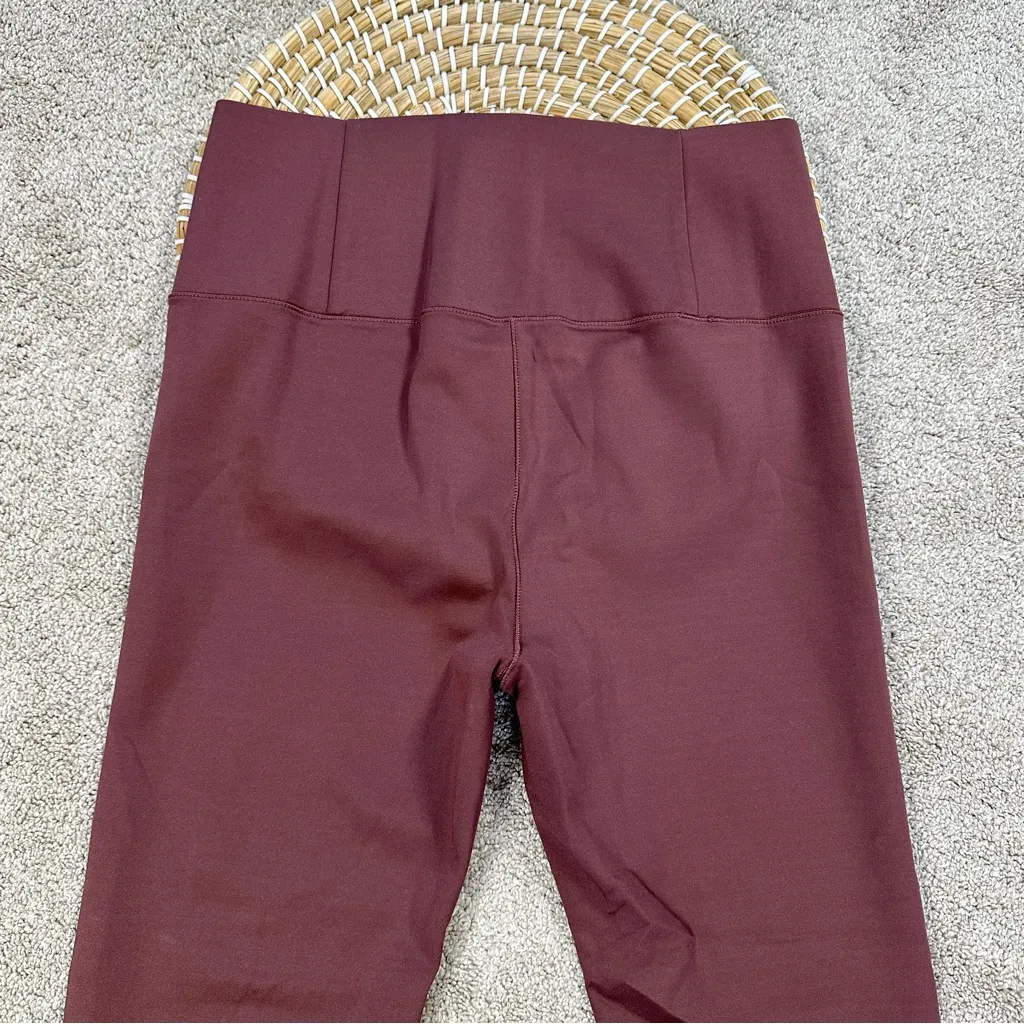 Vuori Women’s Evolve Uplift Leggings 24.5” High Waisted in Fig Maroon Size XS - Image 8