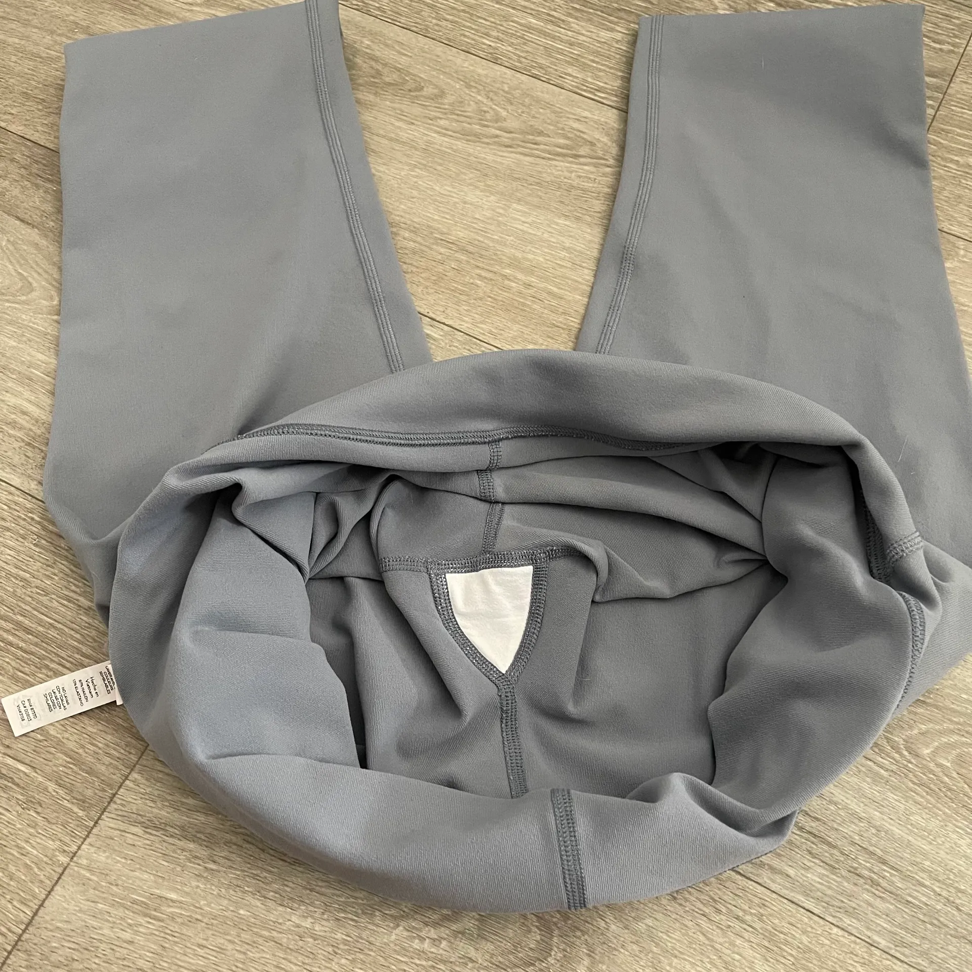 high-waisted 7/8 legging - Image 7