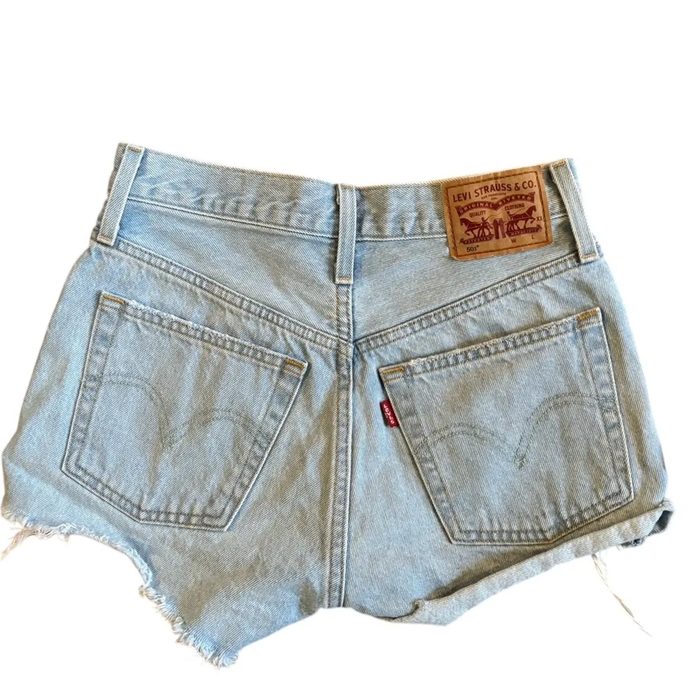 Levi’s 501 High Rise Denim Shorts Sz 24 Light Wash Cotton Distressed Button Fly - Image 5