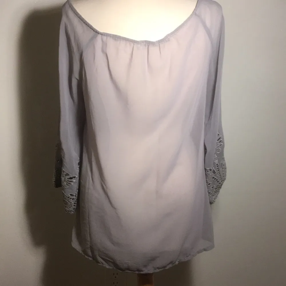 SOLITAIRE Blouse sheer gray floral / cutouts tunic length beautiful Size L - Image 4